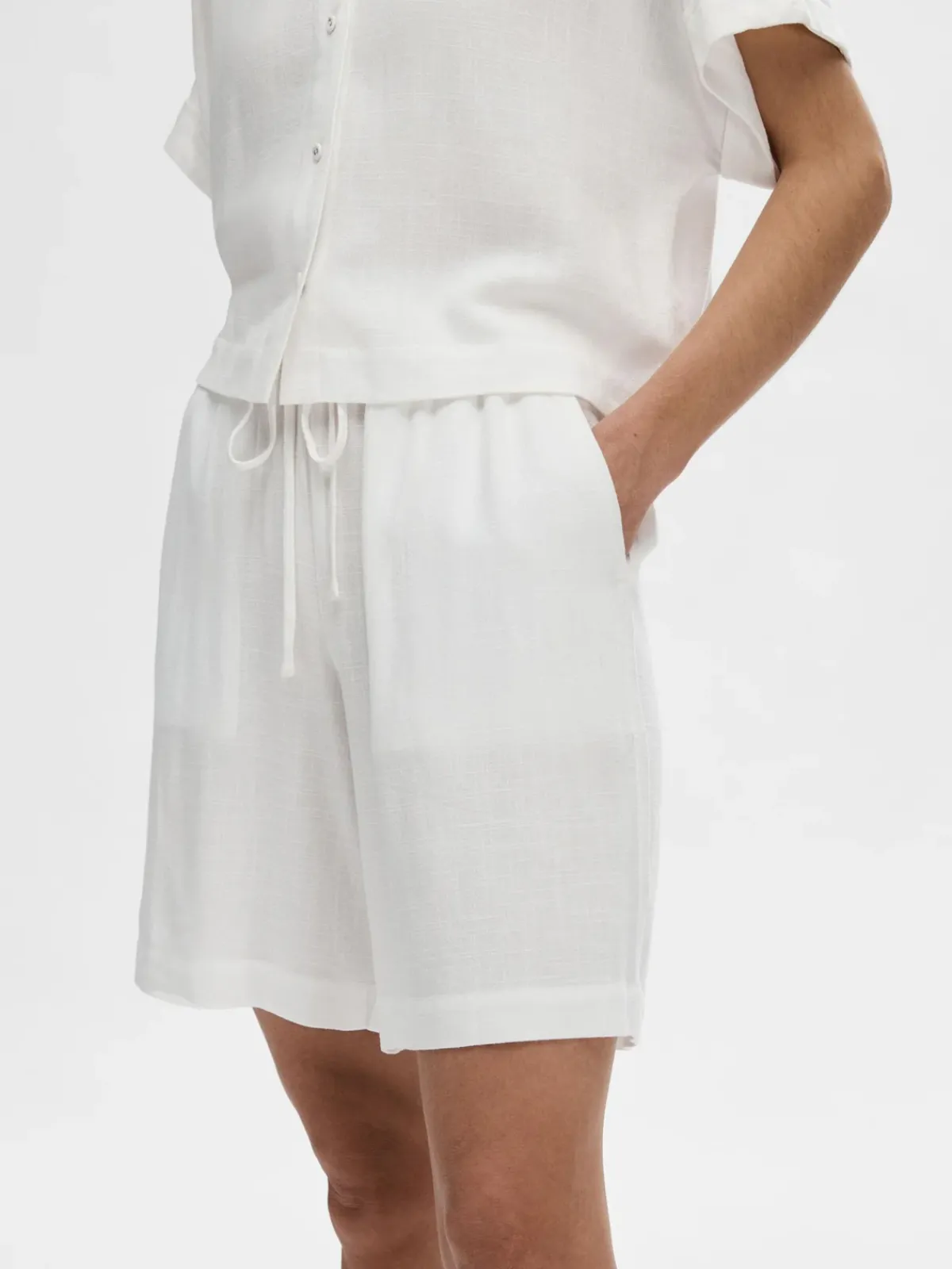 Selected Femme SLF Linnie Linen Shorts in White