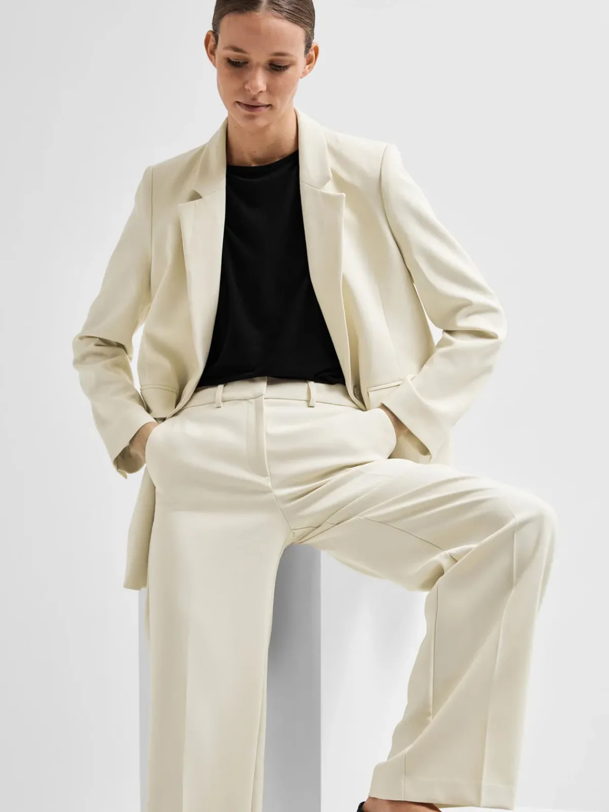 Selected Femme SLF Selfina LS Relaxed Blazer in Birch